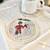 Серветка-підкладка під тарілку з мереживом Зимова пригода O10 LiMaSo (ROUND1004M-10D), Тип: салфетки, Цвет: красный, Форма скатерти: круглая, Размер: Ø10, изображение 2