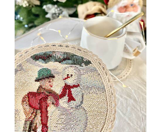 Серветка-підкладка під тарілку з мереживом Зимова пригода O10 LiMaSo (ROUND1004M-10D), Тип: салфетки, Цвет: красный, Форма скатерти: круглая, Размер: Ø10, изображение 3