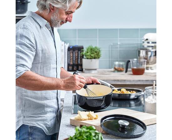 Каструля чавунна з кришкою KitchenAid, 22 см 3,3 л, чорна (CC006058-001), Тип: каструля, Об'єм: 3,3 л, Колір: чорний, зображення 3