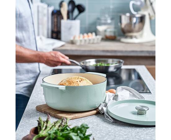 Каструля чавунна з кришкою KitchenAid, 26 см 5,2 л, колір фісташковий (CC007434-001), Тип: каструля, Об'єм: 5,2 л, Колір: зелений, зображення 3